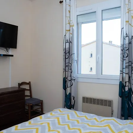 Apartment Le Lavandou: T2 4 Couchages Proche Avec Wifi - Fr-1-803-39 *