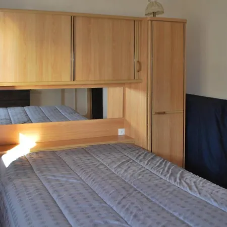 Apartment Le Lavandou: T2 4 Couchages Proche Avec Wifi - Fr-1-803-39