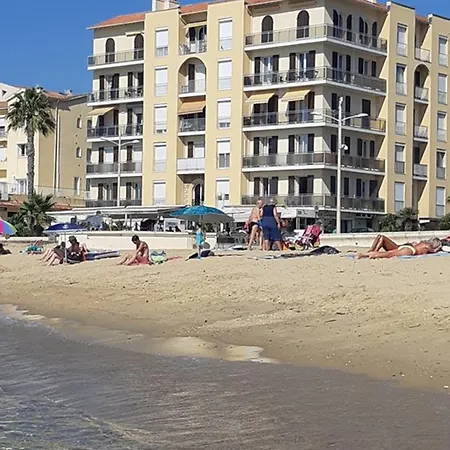 Apartment Le Lavandou: T2 4 Couchages Proche Avec Wifi - Fr-1-803-39 *