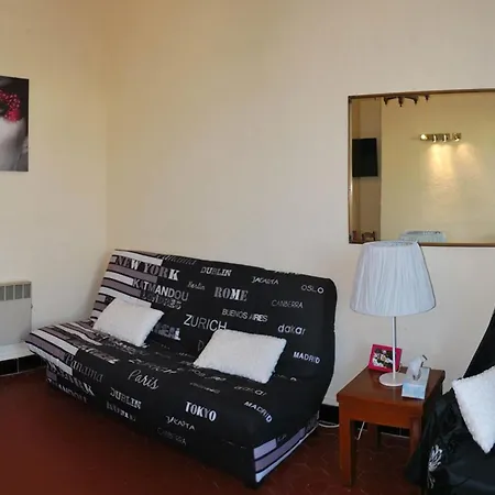 Le Lavandou: T2 4 Couchages Proche Avec Wifi - Fr-1-803-39